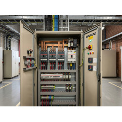 Armoire Électrique Industrielle & Disjoncteurs Forte Puissance (TGBT d'Occasion)